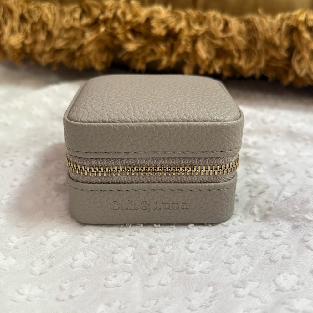 Oak & Luna Jewelry Box Zip Around Travel/Purse Size